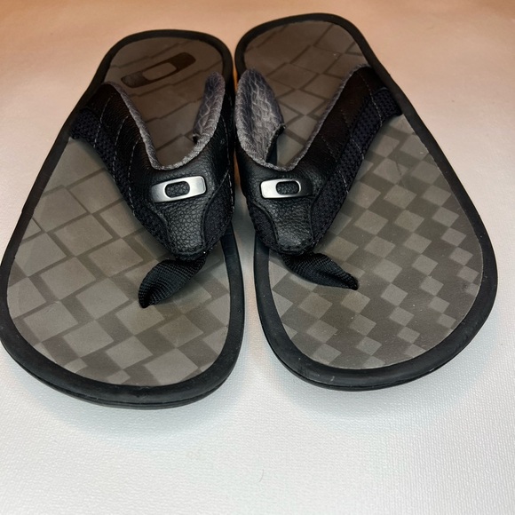 Oakley Flip Flops/Sandals - Black & Gray - Size 8.5 - Picture 1 of 5